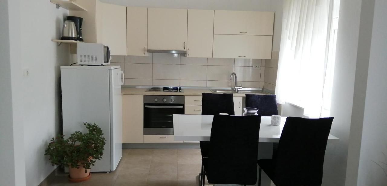 Apartman Borna Starigrad Paklenica Εξωτερικό φωτογραφία